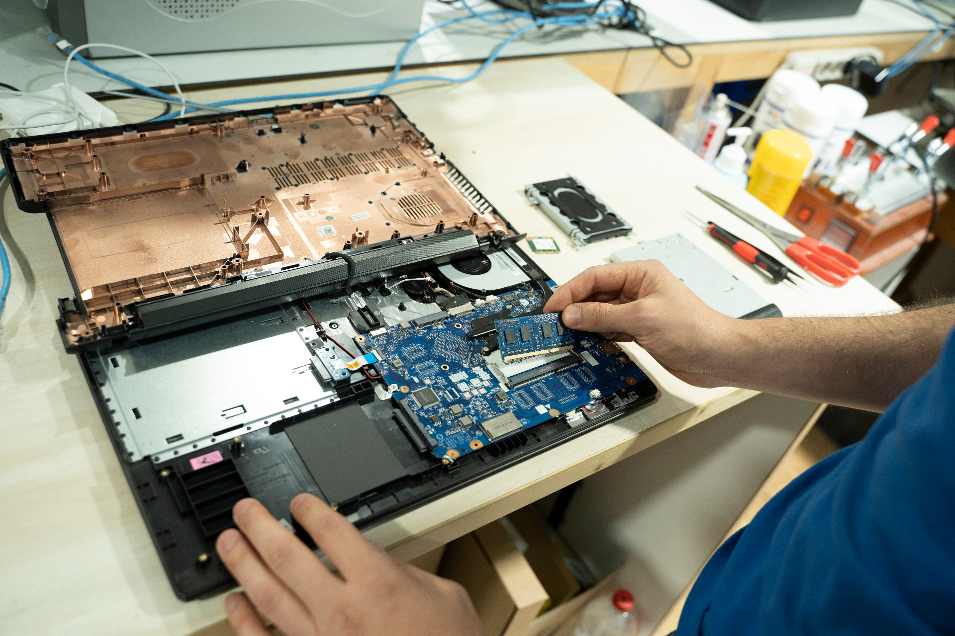 Reparació de placa base de portàtil